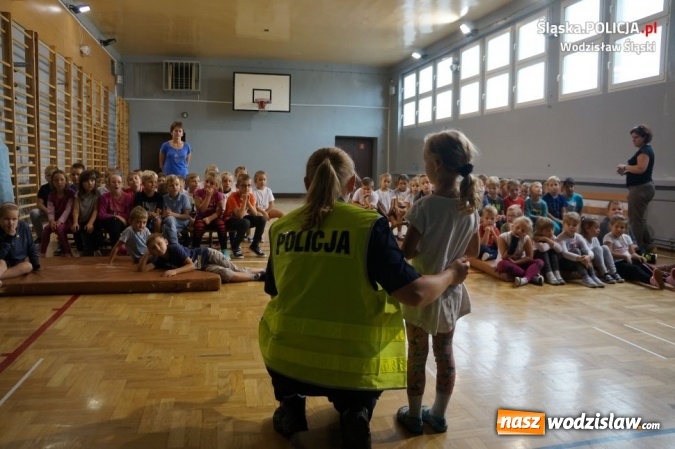 Zdjęcie w galerii na portalu naszwodzislaw.com: Policjanci o bezpieczeństwie z przedszkolakami i pierwszakami wiadomości z regionu
