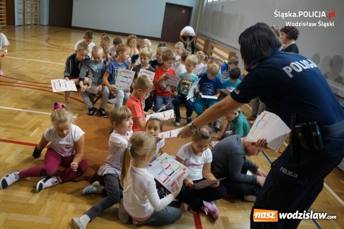 Zdjęcie w galerii na portalu naszwodzislaw.com: Policjanci o bezpieczeństwie z przedszkolakami i pierwszakami wiadomości z regionu