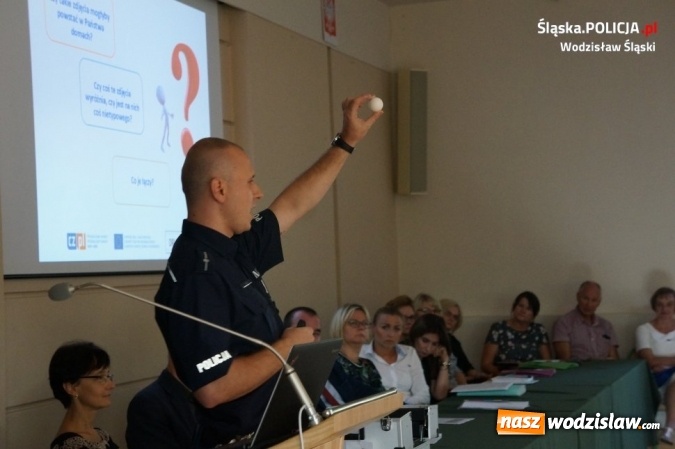 Zdjęcie w galerii na portalu naszwodzislaw.com: Drugstop - policjanci szkolą nauczycieli wiadomości z regionu