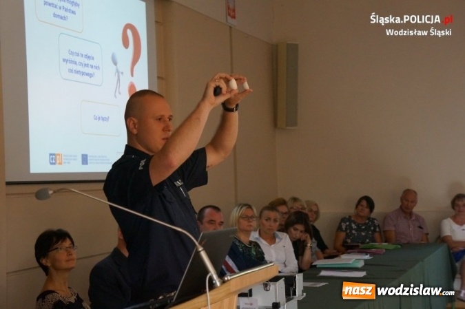 Zdjęcie w galerii na portalu naszwodzislaw.com: Drugstop - policjanci szkolą nauczycieli wiadomości z regionu