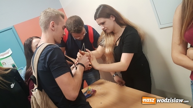 Zdjęcie w galerii na portalu naszwodzislaw.com: Ekonomik z kreatywną kropką! Dzień kropki w Zespole Szkół Ekonomicznych wiadomości z regionu