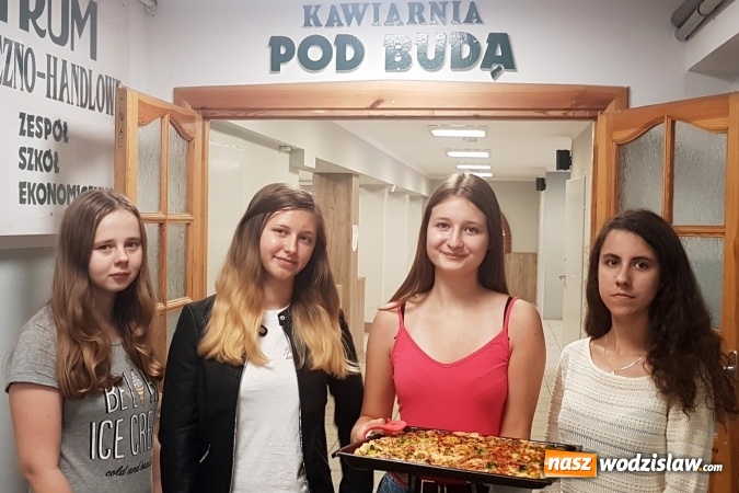 Zdjęcie w galerii na portalu naszwodzislaw.com: Ekonomik z kreatywną kropką! Dzień kropki w Zespole Szkół Ekonomicznych wiadomości z regionu