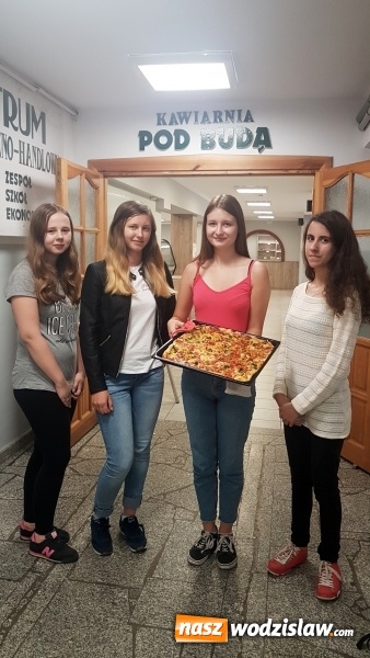 Zdjęcie w galerii na portalu naszwodzislaw.com: Ekonomik z kreatywną kropką! Dzień kropki w Zespole Szkół Ekonomicznych wiadomości z regionu