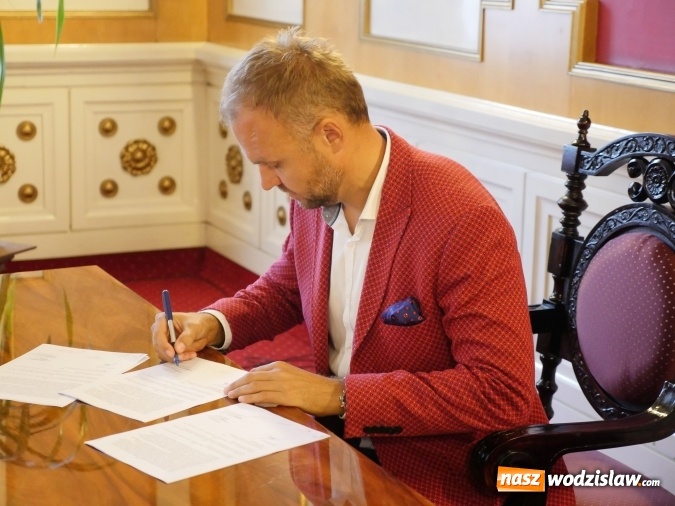 Zdjęcie w galerii na portalu naszwodzislaw.com: Umowa na remont Pałacu Dietrichsteinów podpisana wiadomości z regionu