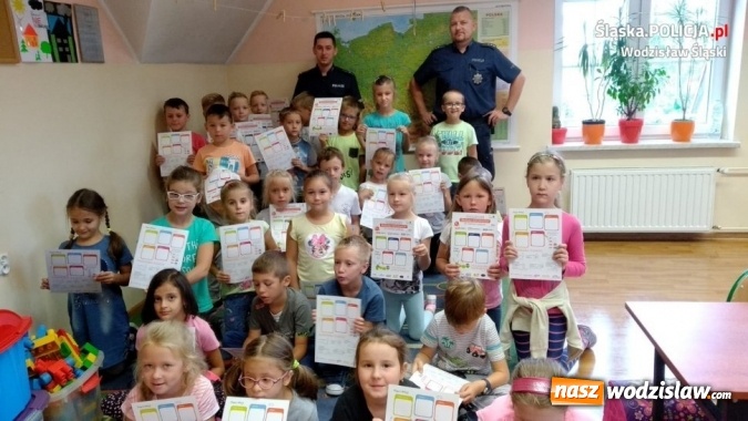 Zdjęcie w galerii na portalu naszwodzislaw.com: Dzielnicowi z planami lekcji odwiedzają szkoły wiadomości z regionu
