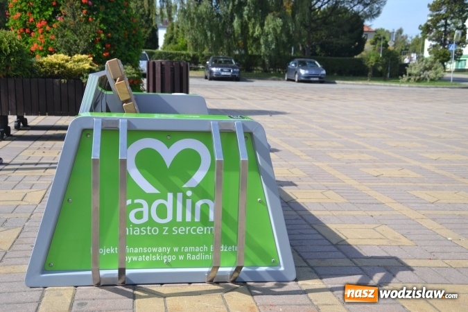 Zdjęcie w galerii na portalu naszwodzislaw.com: W Radlinie stanęła eko-ławka wiadomości z regionu