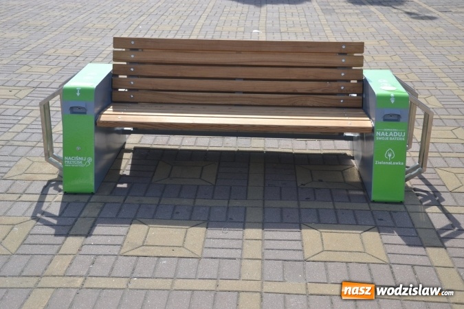 Zdjęcie w galerii na portalu naszwodzislaw.com: W Radlinie stanęła eko-ławka wiadomości z regionu