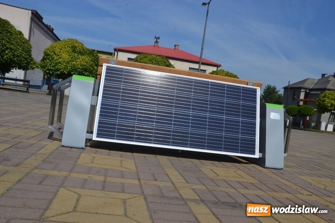 Zdjęcie w galerii na portalu naszwodzislaw.com: W Radlinie stanęła eko-ławka wiadomości z regionu