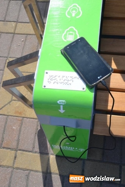 Zdjęcie w galerii na portalu naszwodzislaw.com: W Radlinie stanęła eko-ławka wiadomości z regionu