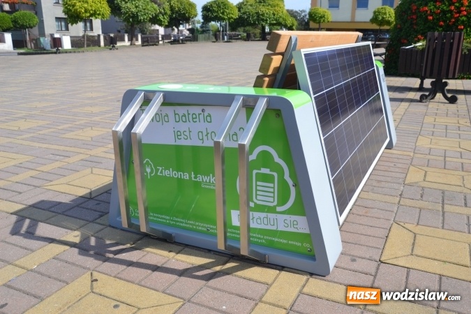Zdjęcie w galerii na portalu naszwodzislaw.com: W Radlinie stanęła eko-ławka wiadomości z regionu