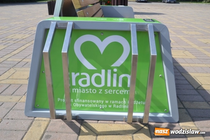 Zdjęcie w galerii na portalu naszwodzislaw.com: W Radlinie stanęła eko-ławka wiadomości z regionu