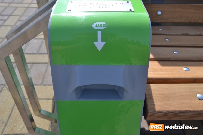 Zdjęcie w galerii na portalu naszwodzislaw.com: W Radlinie stanęła eko-ławka wiadomości z regionu