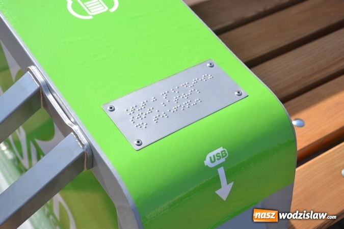 Zdjęcie w galerii na portalu naszwodzislaw.com: W Radlinie stanęła eko-ławka wiadomości z regionu