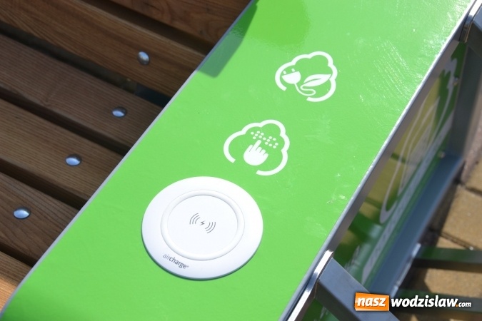 Zdjęcie w galerii na portalu naszwodzislaw.com: W Radlinie stanęła eko-ławka wiadomości z regionu