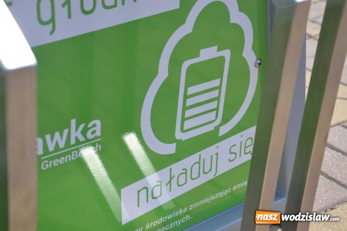 Zdjęcie w galerii na portalu naszwodzislaw.com: W Radlinie stanęła eko-ławka wiadomości z regionu