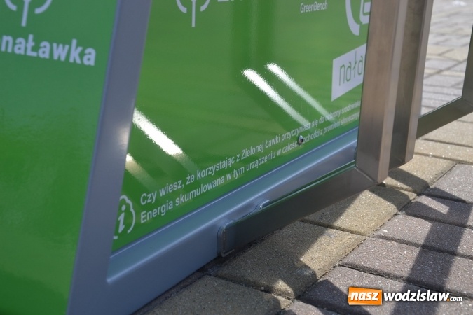 Zdjęcie w galerii na portalu naszwodzislaw.com: W Radlinie stanęła eko-ławka wiadomości z regionu