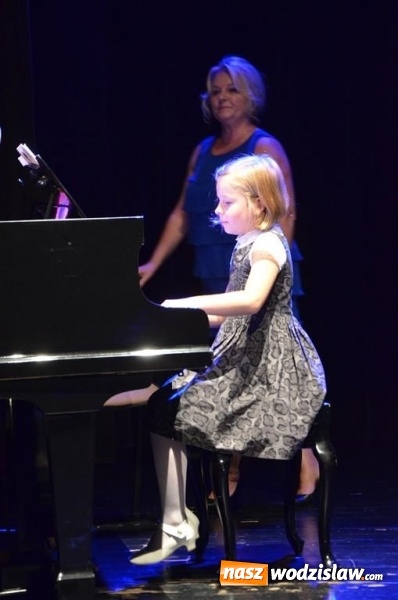 Zdjęcie w galerii na portalu naszwodzislaw.com: Moja rodzina zastępcza jest ok. Konferencja w RCK Feniks wiadomości z regionu