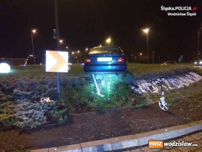 Zdjęcie w galerii na portalu naszwodzislaw.com: 21-latek na podwójnym gazie zapomniał jak jeździć po rondzie wiadomości z regionu