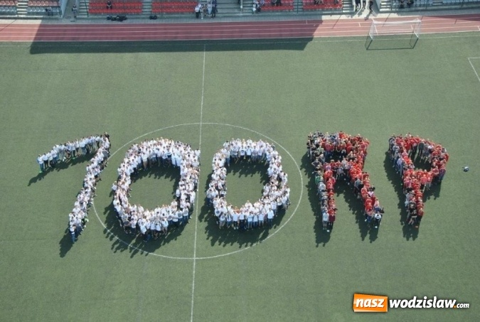 Zdjęcie w galerii na portalu naszwodzislaw.com: Pamiątkowa fotka na stulecie niepodległości wiadomości z regionu