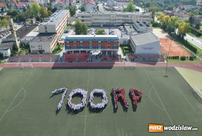 Zdjęcie w galerii na portalu naszwodzislaw.com: Pamiątkowa fotka na stulecie niepodległości wiadomości z regionu