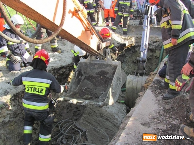 Zdjęcie w galerii na portalu naszwodzislaw.com: Tragedia podczas prac kanalizacyjnych w Gorzycach wiadomości z regionu