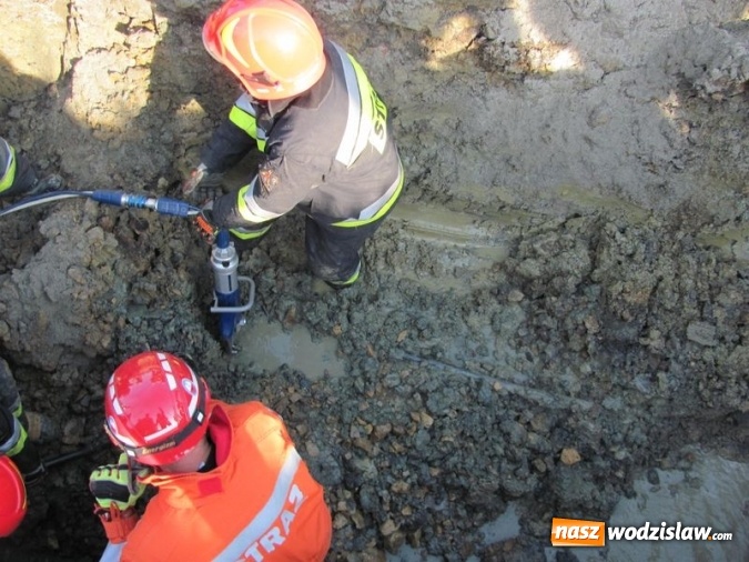 Zdjęcie w galerii na portalu naszwodzislaw.com: Tragedia podczas prac kanalizacyjnych w Gorzycach wiadomości z regionu