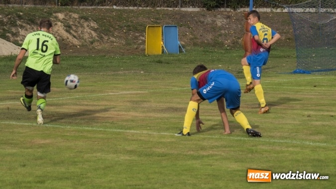 Zdjęcie w galerii na portalu naszwodzislaw.com: Grad bramek w Nędzy. Gospodarze gromią Rogów! wiadomości z regionu