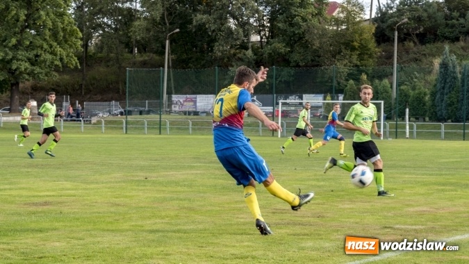 Zdjęcie w galerii na portalu naszwodzislaw.com: Grad bramek w Nędzy. Gospodarze gromią Rogów! wiadomości z regionu