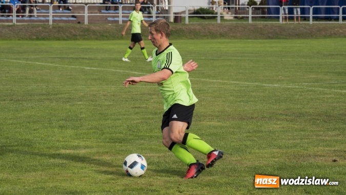 Zdjęcie w galerii na portalu naszwodzislaw.com: Grad bramek w Nędzy. Gospodarze gromią Rogów! wiadomości z regionu