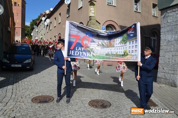 Zdjęcie w galerii na portalu naszwodzislaw.com: Zjazd absolwentów na jubileusz wodzisławskiego I LO wiadomości z regionu
