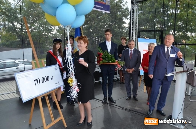 Zdjęcie w galerii na portalu naszwodzislaw.com: Zjazd absolwentów na jubileusz wodzisławskiego I LO wiadomości z regionu