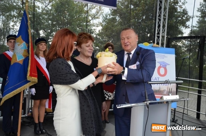 Zdjęcie w galerii na portalu naszwodzislaw.com: Zjazd absolwentów na jubileusz wodzisławskiego I LO wiadomości z regionu