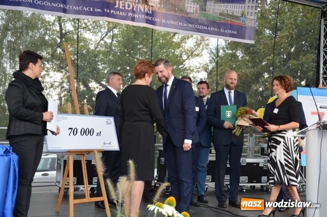 Zdjęcie w galerii na portalu naszwodzislaw.com: Zjazd absolwentów na jubileusz wodzisławskiego I LO wiadomości z regionu