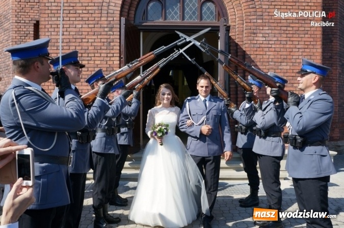Zdjęcie w galerii na portalu naszwodzislaw.com: Policyjny ślub w Lubomi z kompanią honorową wiadomości z regionu