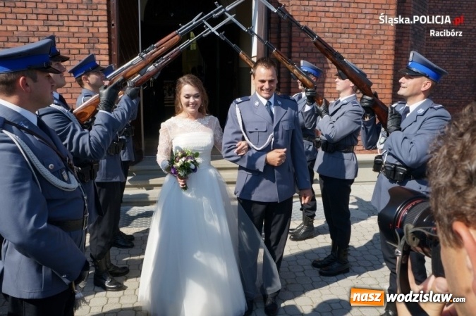 Zdjęcie w galerii na portalu naszwodzislaw.com: Policyjny ślub w Lubomi z kompanią honorową wiadomości z regionu