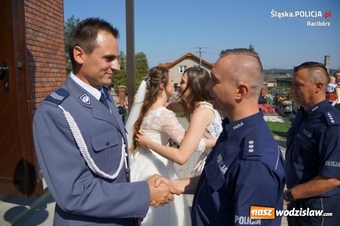 Zdjęcie w galerii na portalu naszwodzislaw.com: Policyjny ślub w Lubomi z kompanią honorową wiadomości z regionu