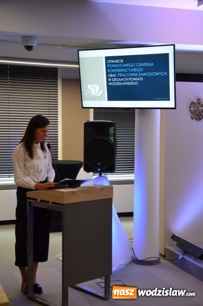 Zdjęcie w galerii na portalu naszwodzislaw.com: XXI wiek wkroczył do Powiatowego Centrum Konferencyjnego wiadomości z regionu