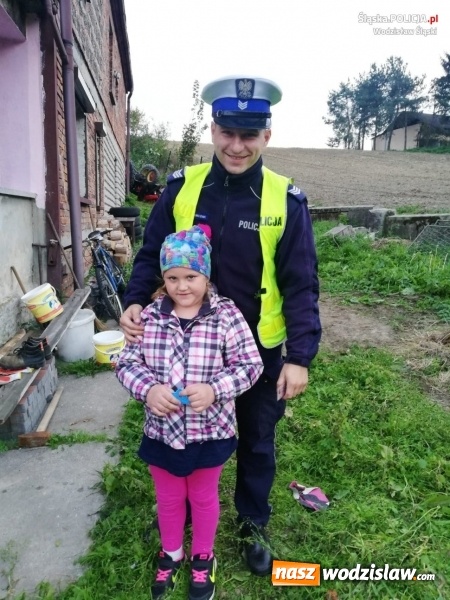 Zdjęcie w galerii na portalu naszwodzislaw.com: Policjanci z Wodzisławia Śl. promowali noszenie odblasków wiadomości z regionu