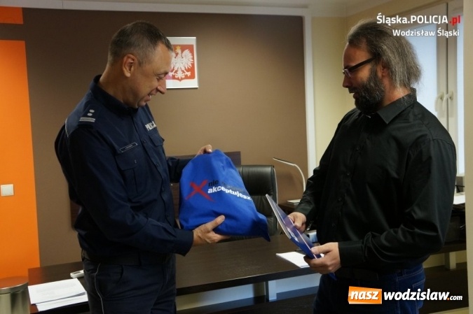 Zdjęcie w galerii na portalu naszwodzislaw.com: Ujął nietrzeźwego kierowcę. Podziękował mu komendant wiadomości z regionu