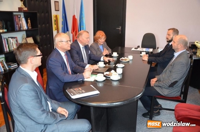 Zdjęcie w galerii na portalu naszwodzislaw.com: Ulica Plebiscytowa w Rydułtowach robi wrażenie wiadomości z regionu