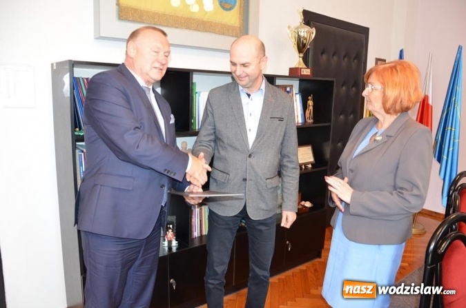 Zdjęcie w galerii na portalu naszwodzislaw.com: Ulica Plebiscytowa w Rydułtowach robi wrażenie wiadomości z regionu