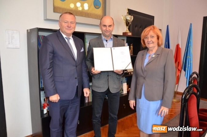Zdjęcie w galerii na portalu naszwodzislaw.com: Ulica Plebiscytowa w Rydułtowach robi wrażenie wiadomości z regionu