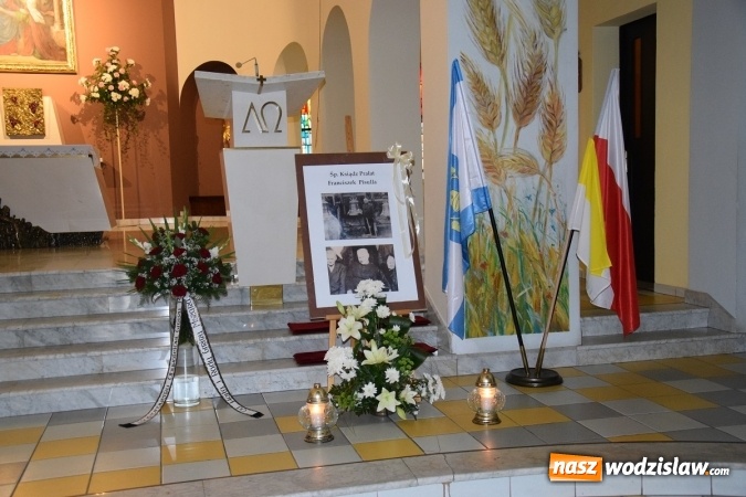 Zdjęcie w galerii na portalu naszwodzislaw.com: Ksiądz Prałat Franciszek Pisulla Honorowym Obywatelem Gminy Mszana wiadomości z regionu