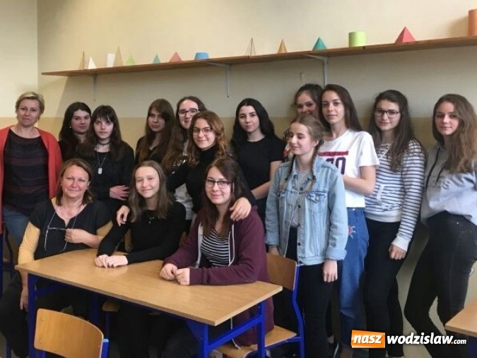 Zdjęcie w galerii na portalu naszwodzislaw.com: Uczniowie z I LO korespondują ze swymi rówieśnikami z Chin wiadomości z regionu