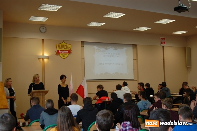 Zdjęcie w galerii na portalu naszwodzislaw.com: Stu uczniów na stulecie Niepodległej, czyli konkurs ortograficzny w Wodzisławiu wiadomości z regionu