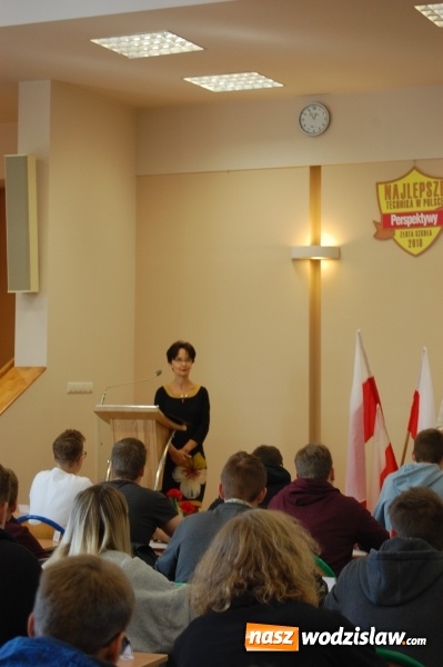 Zdjęcie w galerii na portalu naszwodzislaw.com: Stu uczniów na stulecie Niepodległej, czyli konkurs ortograficzny w Wodzisławiu wiadomości z regionu