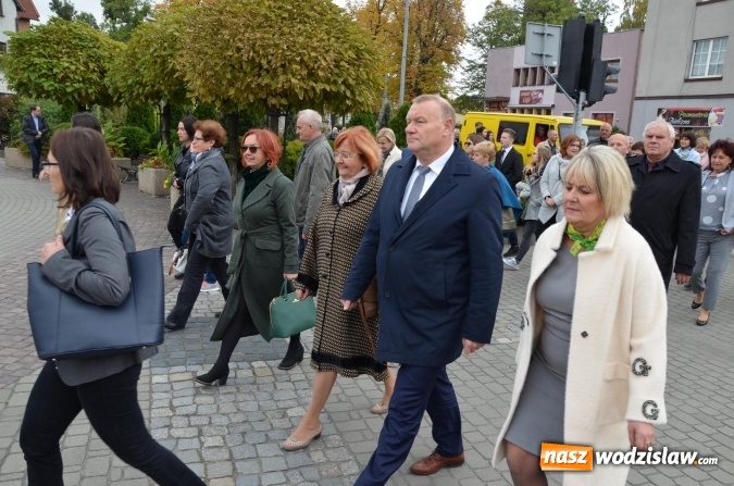 Zdjęcie w galerii na portalu naszwodzislaw.com: Uczniowie klasy mundurowej ślubowali na rydułtowskim rynku wiadomości z regionu