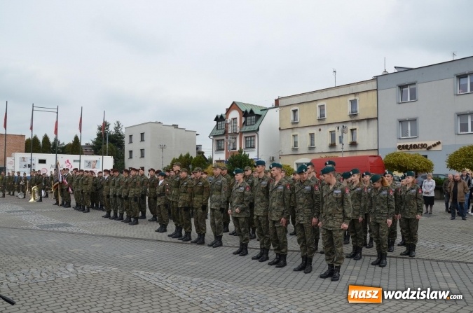 Zdjęcie w galerii na portalu naszwodzislaw.com: Uczniowie klasy mundurowej ślubowali na rydułtowskim rynku wiadomości z regionu