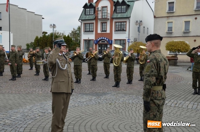 Zdjęcie w galerii na portalu naszwodzislaw.com: Uczniowie klasy mundurowej ślubowali na rydułtowskim rynku wiadomości z regionu