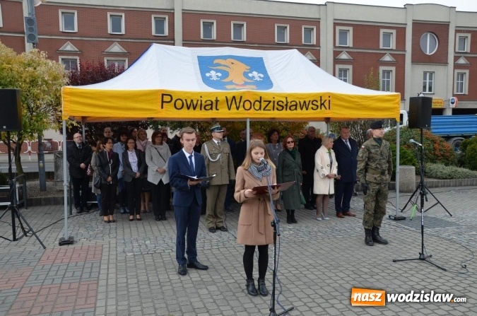 Zdjęcie w galerii na portalu naszwodzislaw.com: Uczniowie klasy mundurowej ślubowali na rydułtowskim rynku wiadomości z regionu
